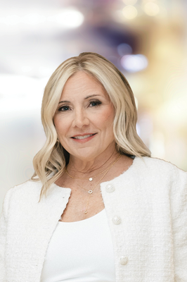 Portrait of Lisa Dickey, REALTOR® | ABR® | NRLUX | CREN